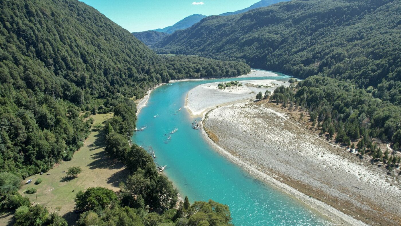 Rio Puelo riverfront property — aerial view of turquoise glacial river